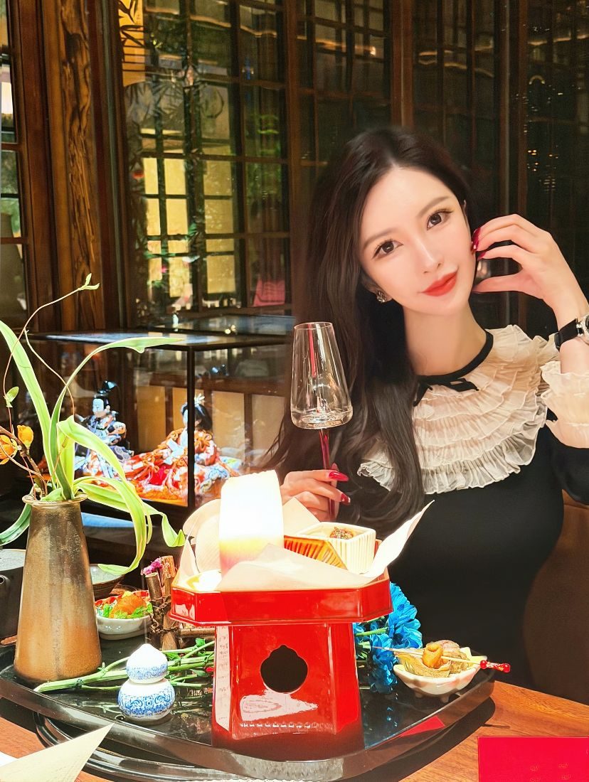 谁没在币圈交过学费? 朵儿我曾在312行情里单日穿仓500万,从劳斯莱斯换成了共享单车。$币安人生
但老天爷饿不死瞎
