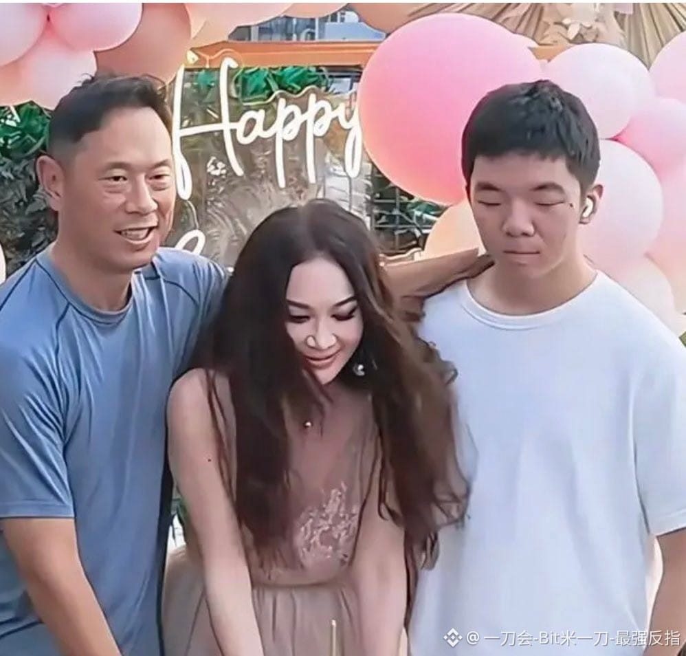 $NEAR
这热搜一打开我直接愣住,这就是传说中的缘分天注定吗?
娱乐圈真有点东西,温碧霞徐帆这两位大拿,收养的孩子