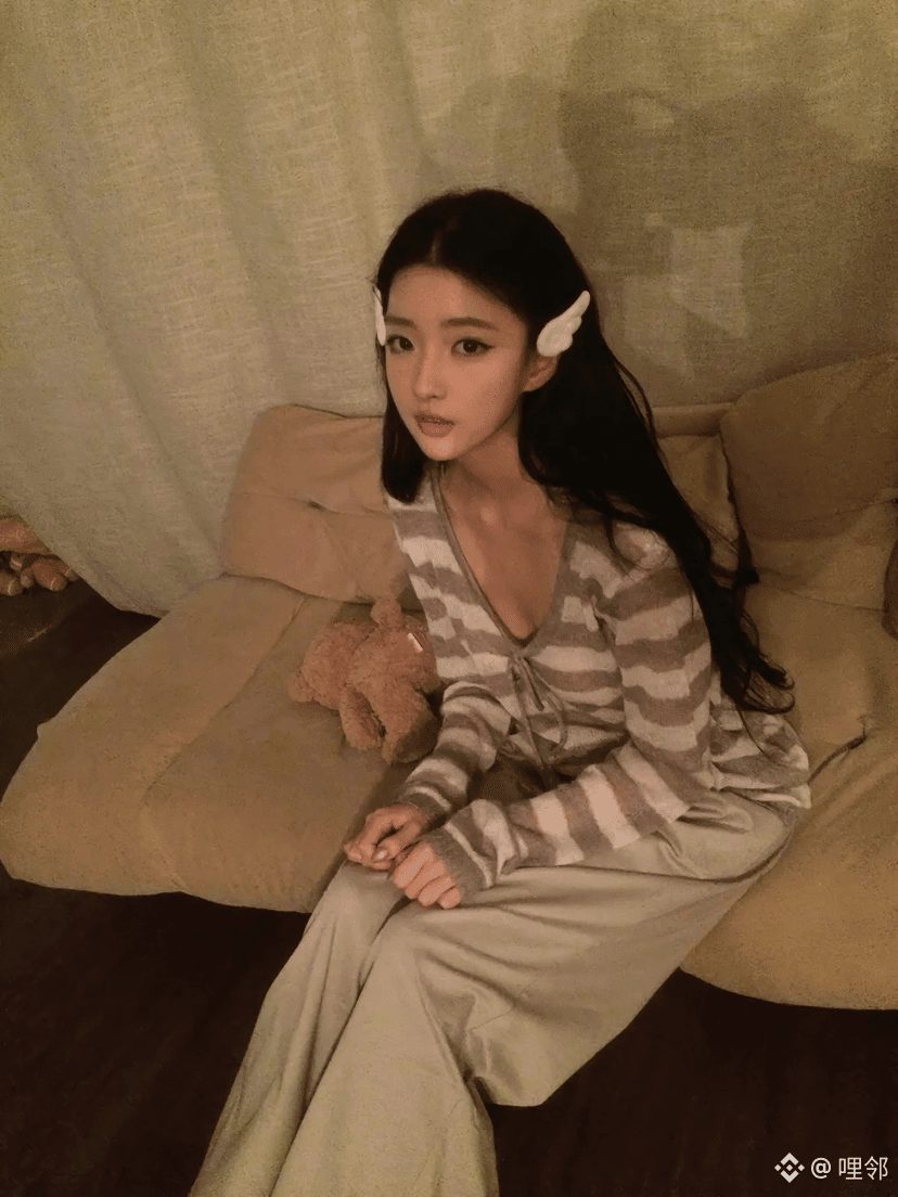 大资金到底在憋什么大招？

先看大方向：HYPE日线走得特别漂亮，前几天刚一脚踹开阻力位，多头趋势非常明显。虽然这两天在