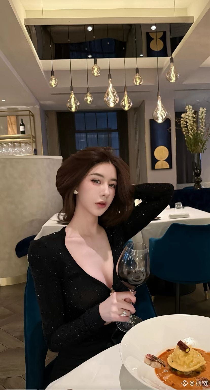 行情不是猜出来的,是走出来的。
经常有人问我:明天是涨是跌?我的答案永远是:我不知道。
我不猜顶,不摸底。我只等价格