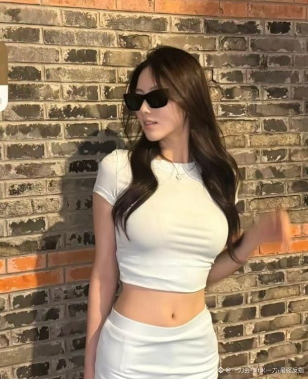 $ID
家人们,这剧情反转反转再反转,谁看了不说一句DNA动了,这剧情属实精彩,评论区也太精彩了!
真的是小刀拉屁股