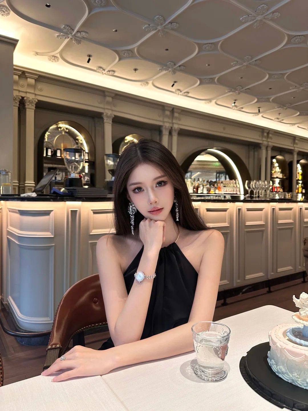 1万本金做到3000万，我靠的不是运气，而是这4条规矩
6年前，我揣着1万块冲进币圈。
没人带，没资源，踩过坑，也经历过