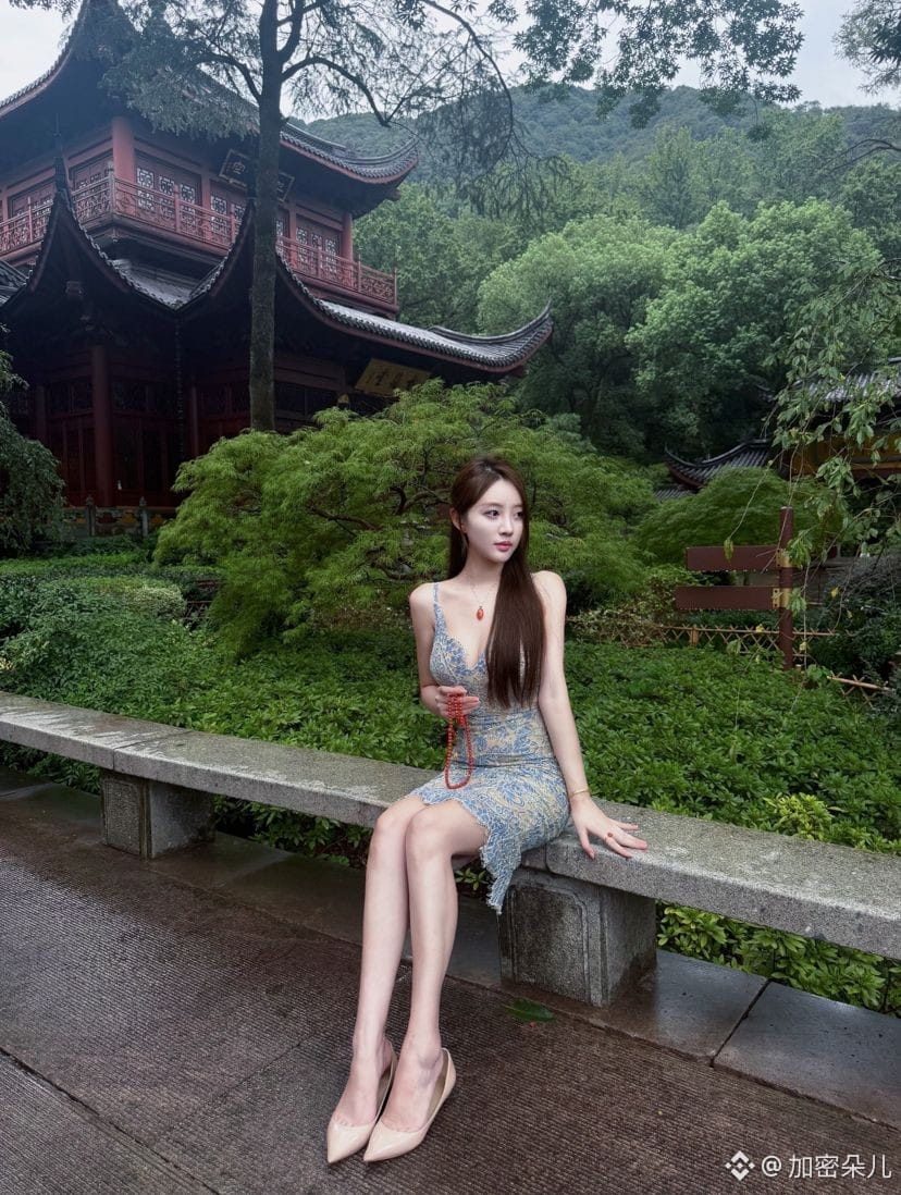 最近很多拿着 1000U的小资金 的姐妹兄弟来问我同一个问题：

1000U到底怎么滚到5000U，甚至1万U？

我先