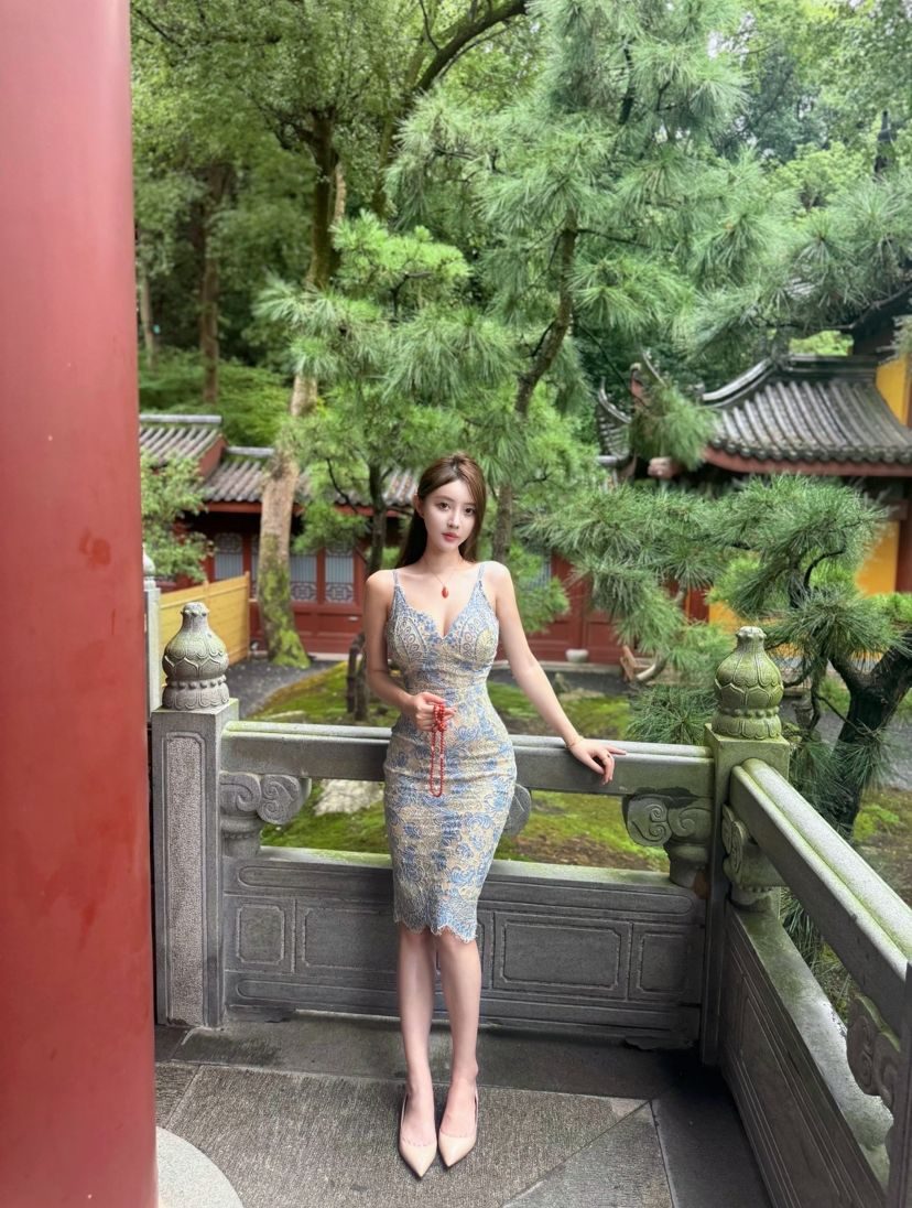 最近很多拿着 1000U的小资金 的姐妹兄弟来问我同一个问题：

1000U到底怎么滚到5000U，甚至1万U？

我先